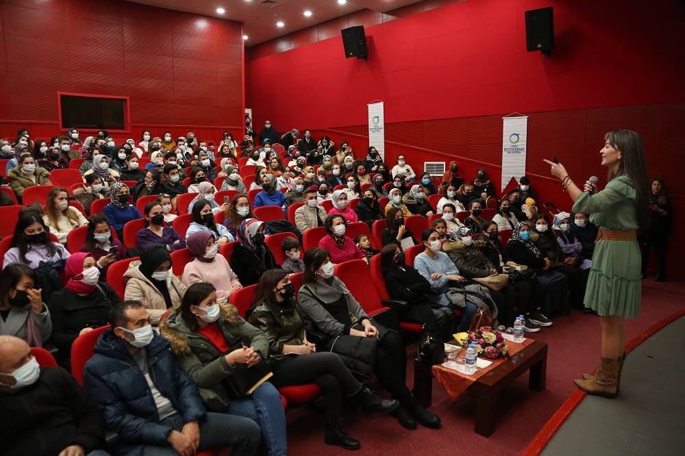 AKADEMİSYEN ANNE ORDULULARLA BULUŞTU